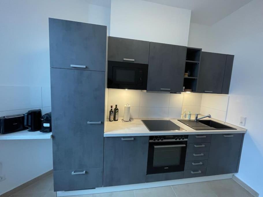 Lucky Stays Ls10 - Vollausstattung - Zentrum - Aufzug - Grosse Kueche - 2 Zimmer - Smart-Tv Magdeburg Eksteriør bilde
